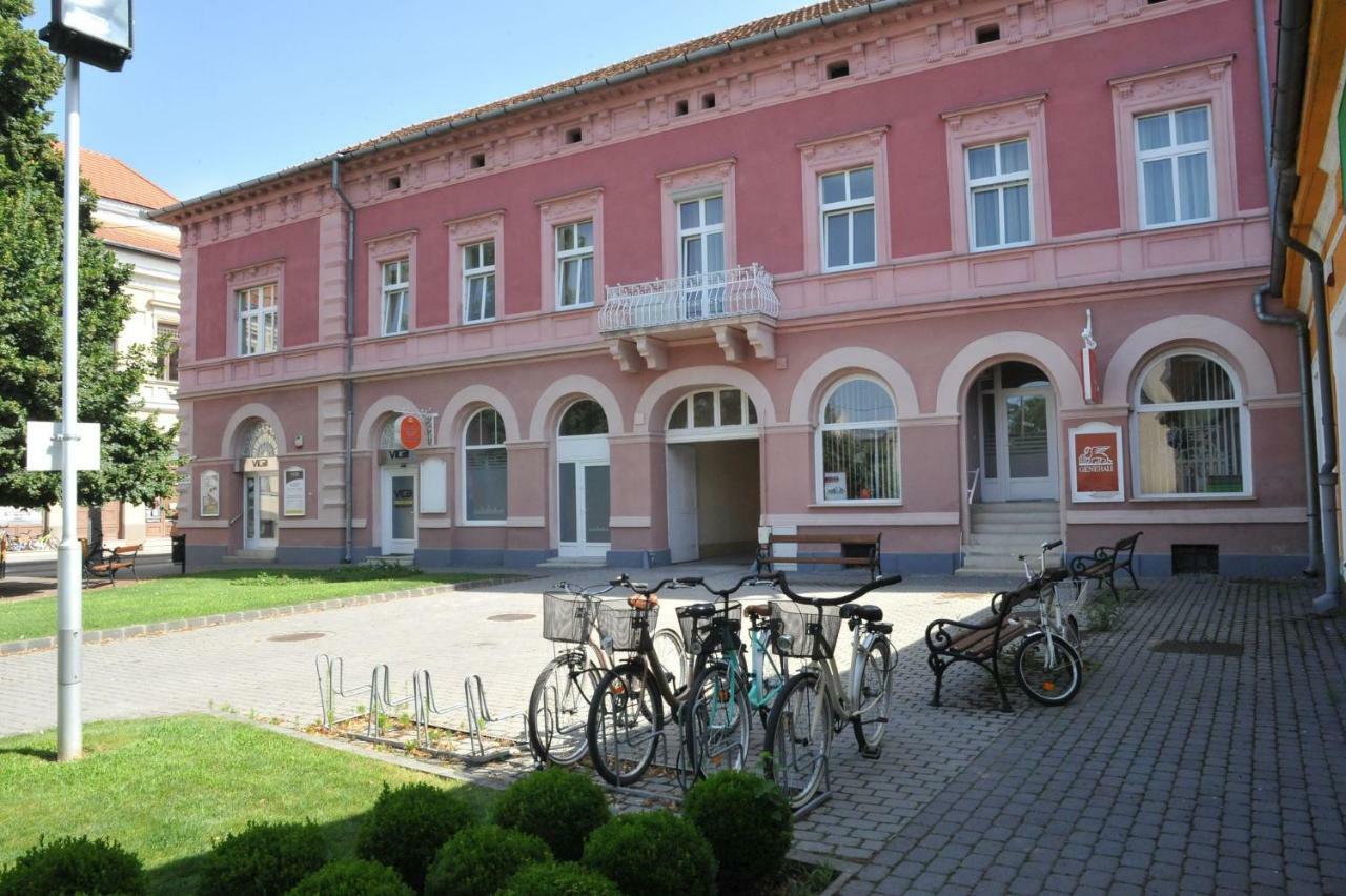 Hotel Piros Arany Panzio Kalocsa Zewnętrze zdjęcie