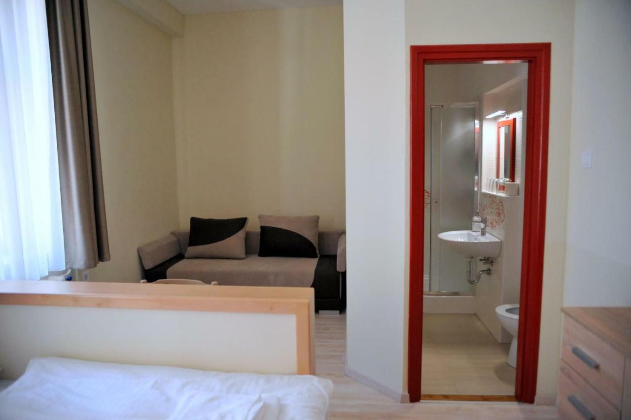 Hotel Piros Arany Panzio Kalocsa Zewnętrze zdjęcie