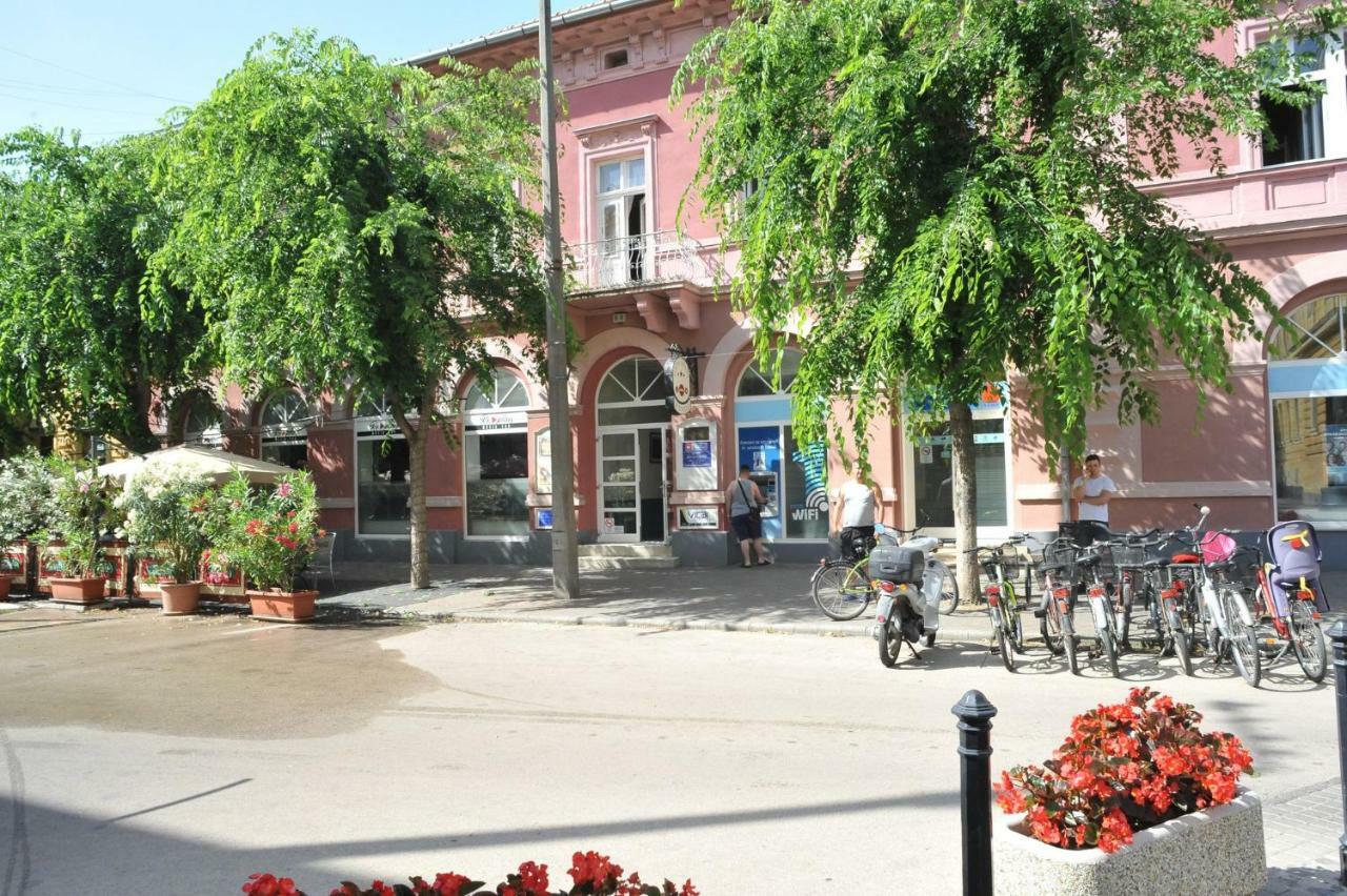 Hotel Piros Arany Panzio Kalocsa Zewnętrze zdjęcie