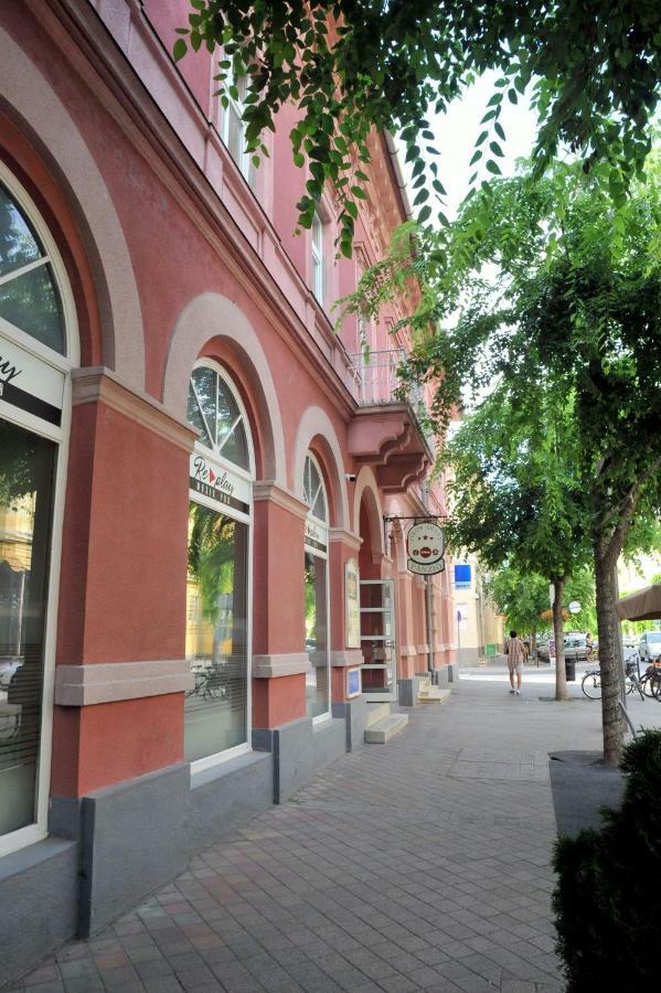 Hotel Piros Arany Panzio Kalocsa Zewnętrze zdjęcie