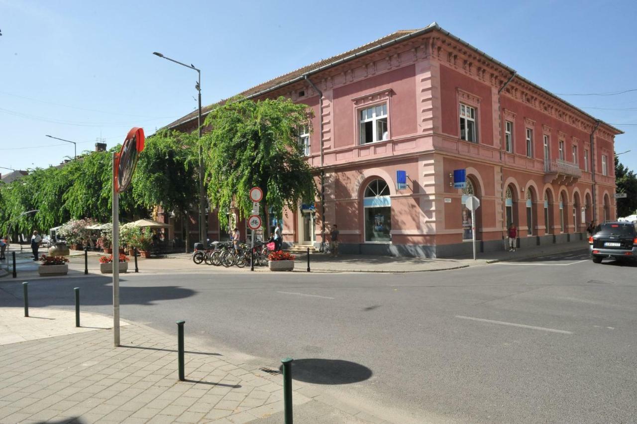 Hotel Piros Arany Panzio Kalocsa Zewnętrze zdjęcie