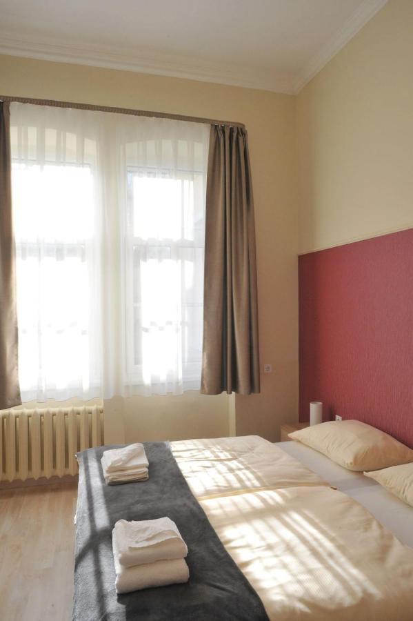 Hotel Piros Arany Panzio Kalocsa Zewnętrze zdjęcie